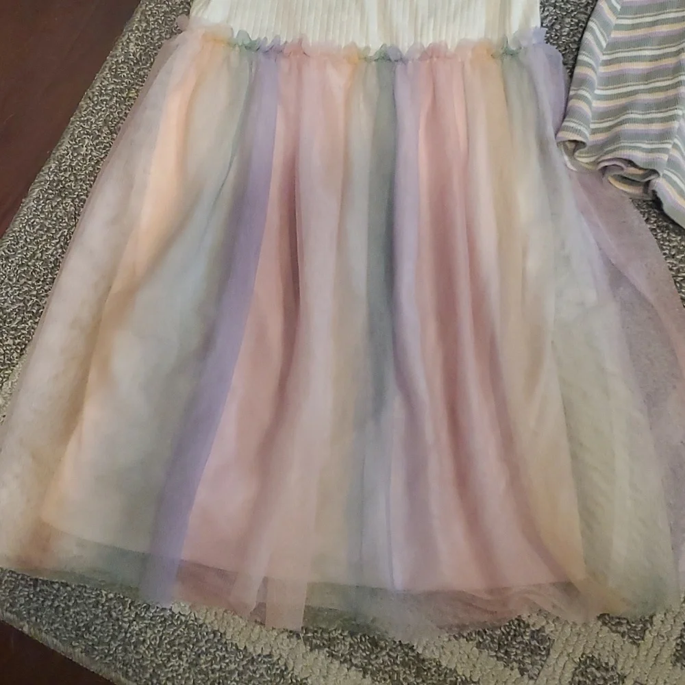 2 Girl dresses - Picture 3 of 7